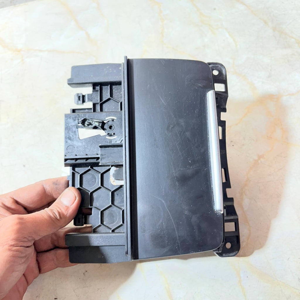 AUDI A5. 2013. FRONT CENTRE CONSOLE ASHTRAY COMPLETE. 8K0 857 951