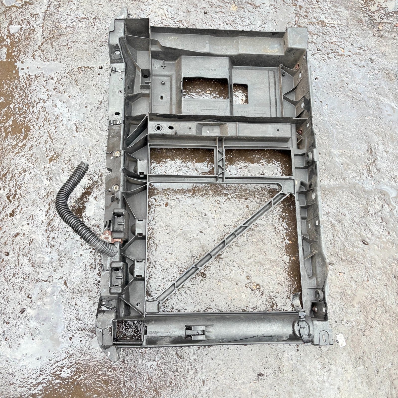 Peugeot 1007 2005 radiator support slam panel 1854680016