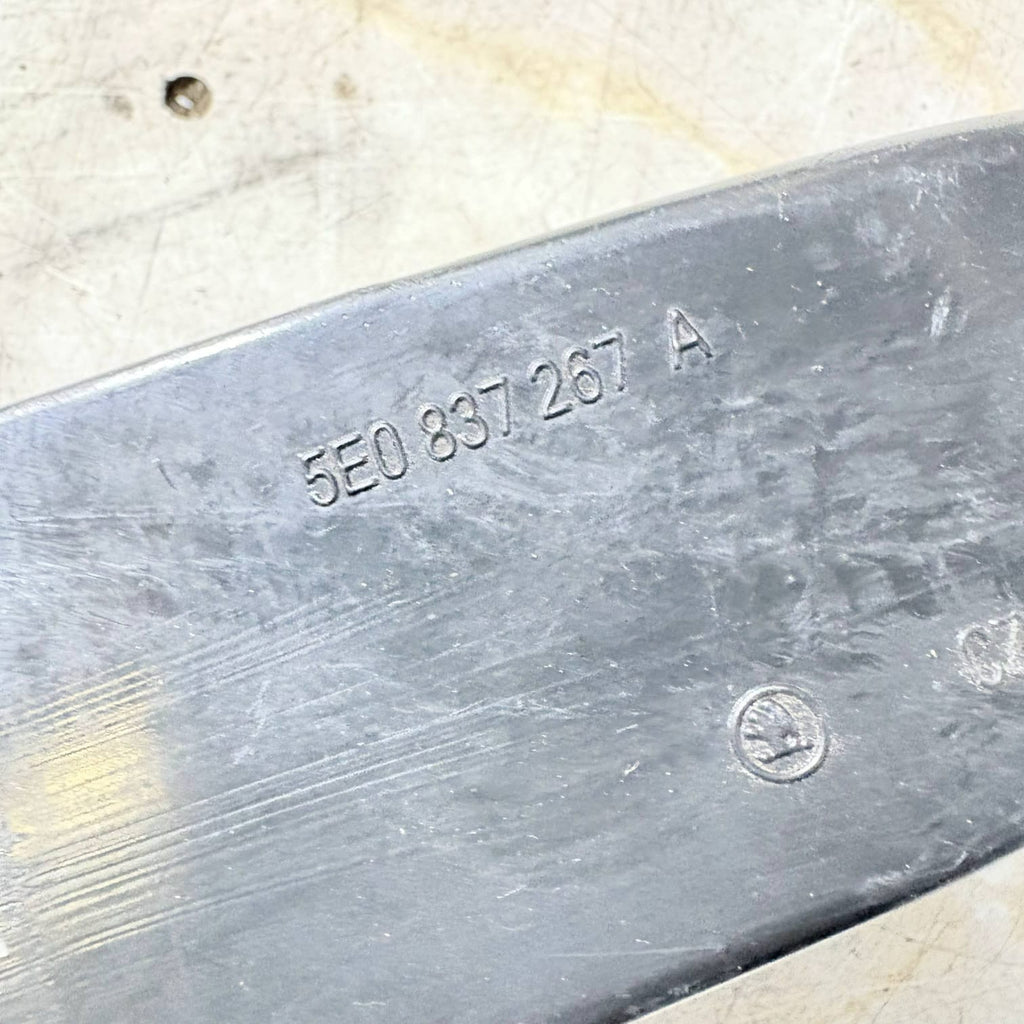 SKODA OCTAVIA MK3 PASSENGER FRONT DOOR CHECK STRAP 5E0837267A NSF