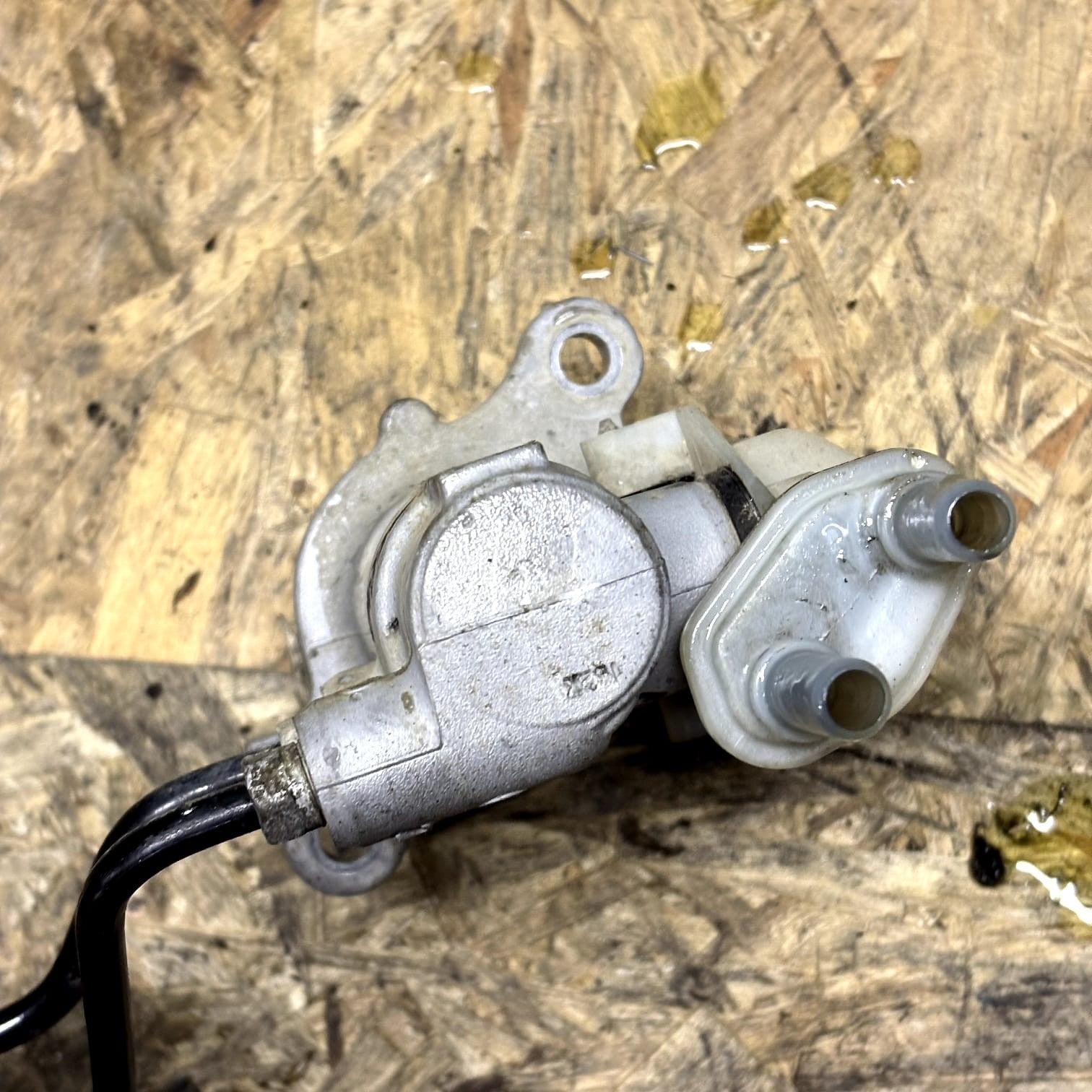 Vauxhall Opel Meriva 2011 Brake Master Cylinder UK552566-33 Stock 6977