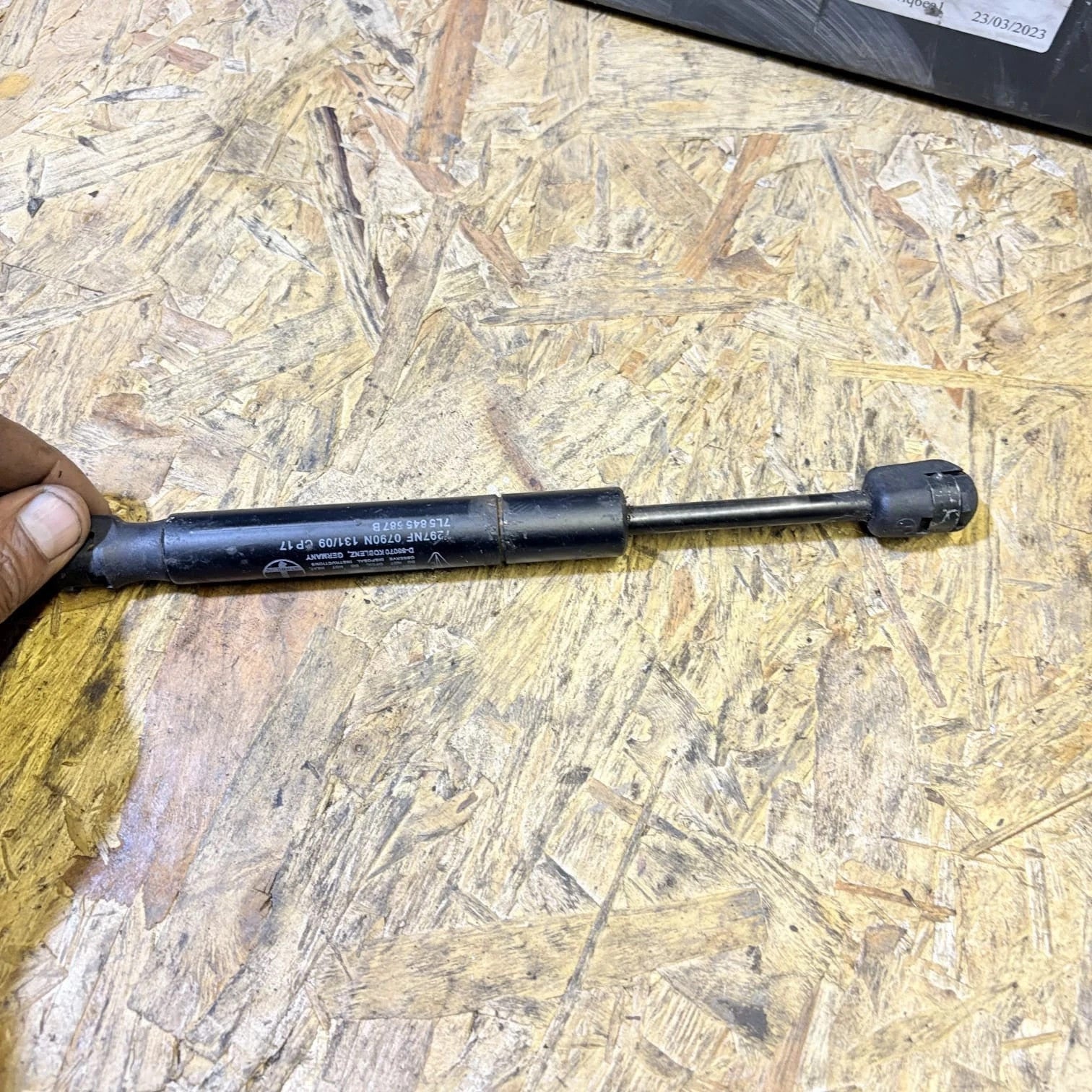 Porsche Cayenne 955 957 Boot Window Shock Damper Strut 7L5845587B