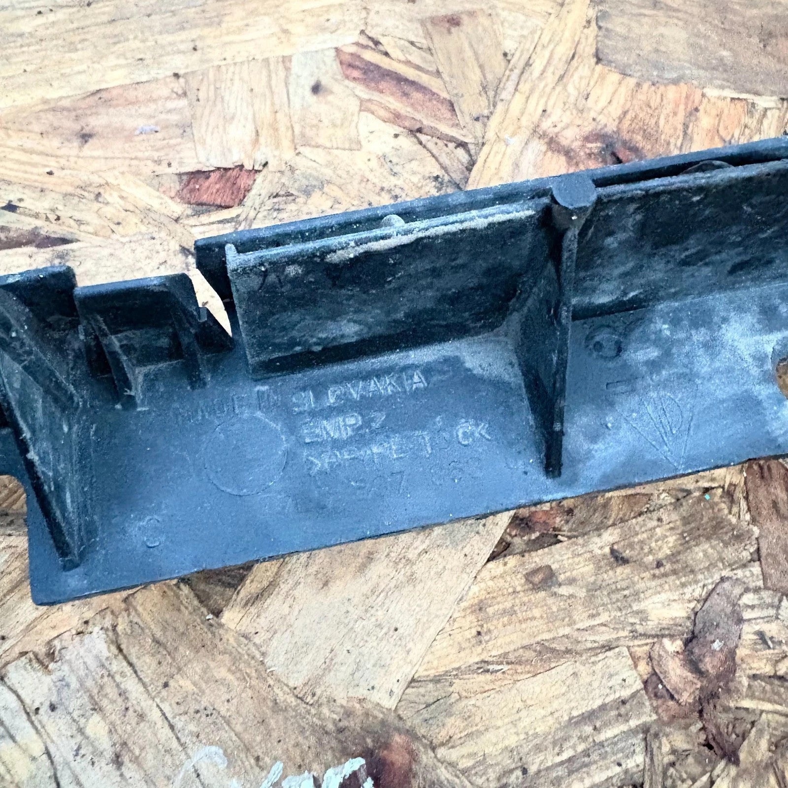 Porsche Cayenne 955/957 Rear Bumper Centre Bracket Mount 7L5807863B 03-10