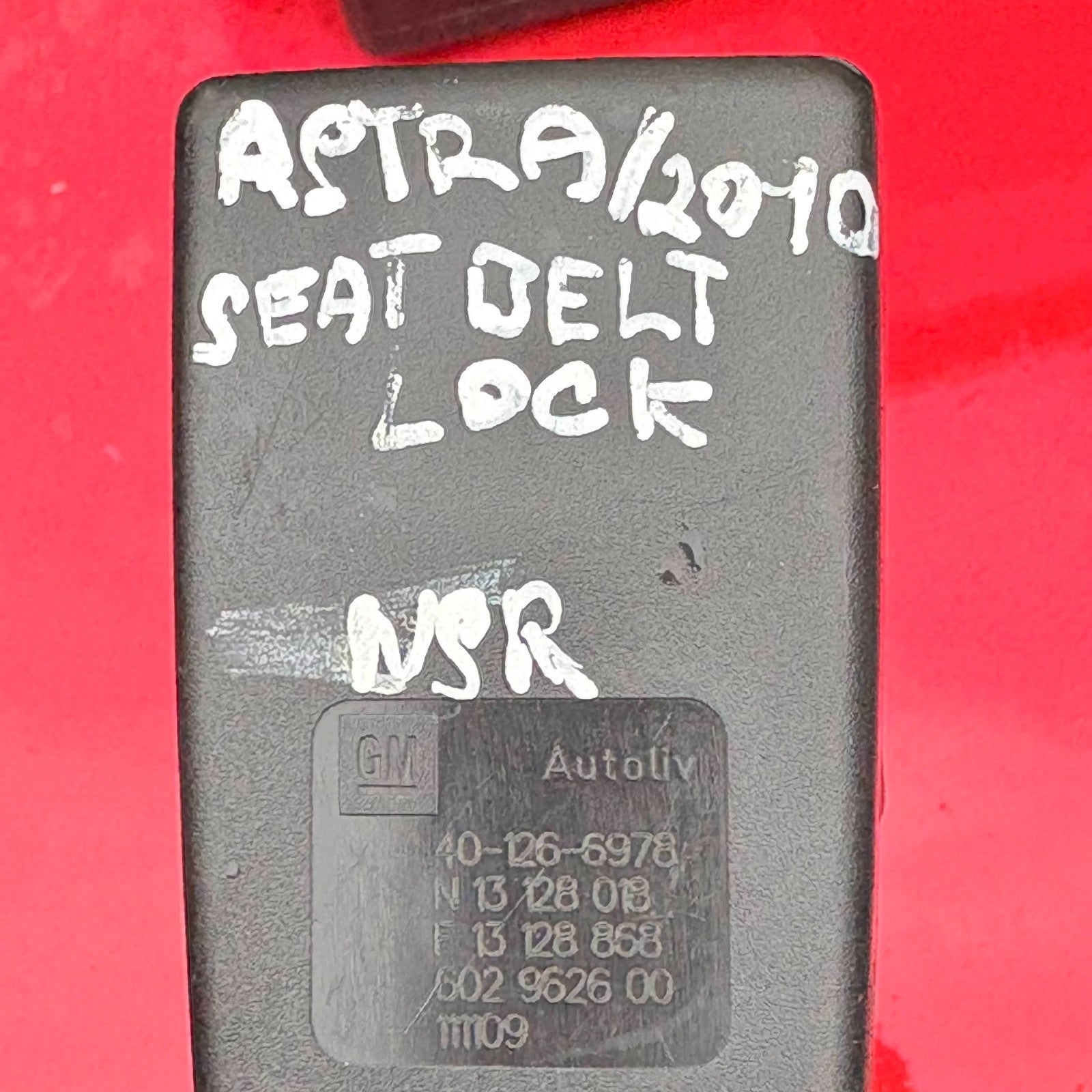 2010 VAUXHALL ASTRA SEAT BELT BUCKLE REAR PASSENGER LEFT SIDE 40-126-6973