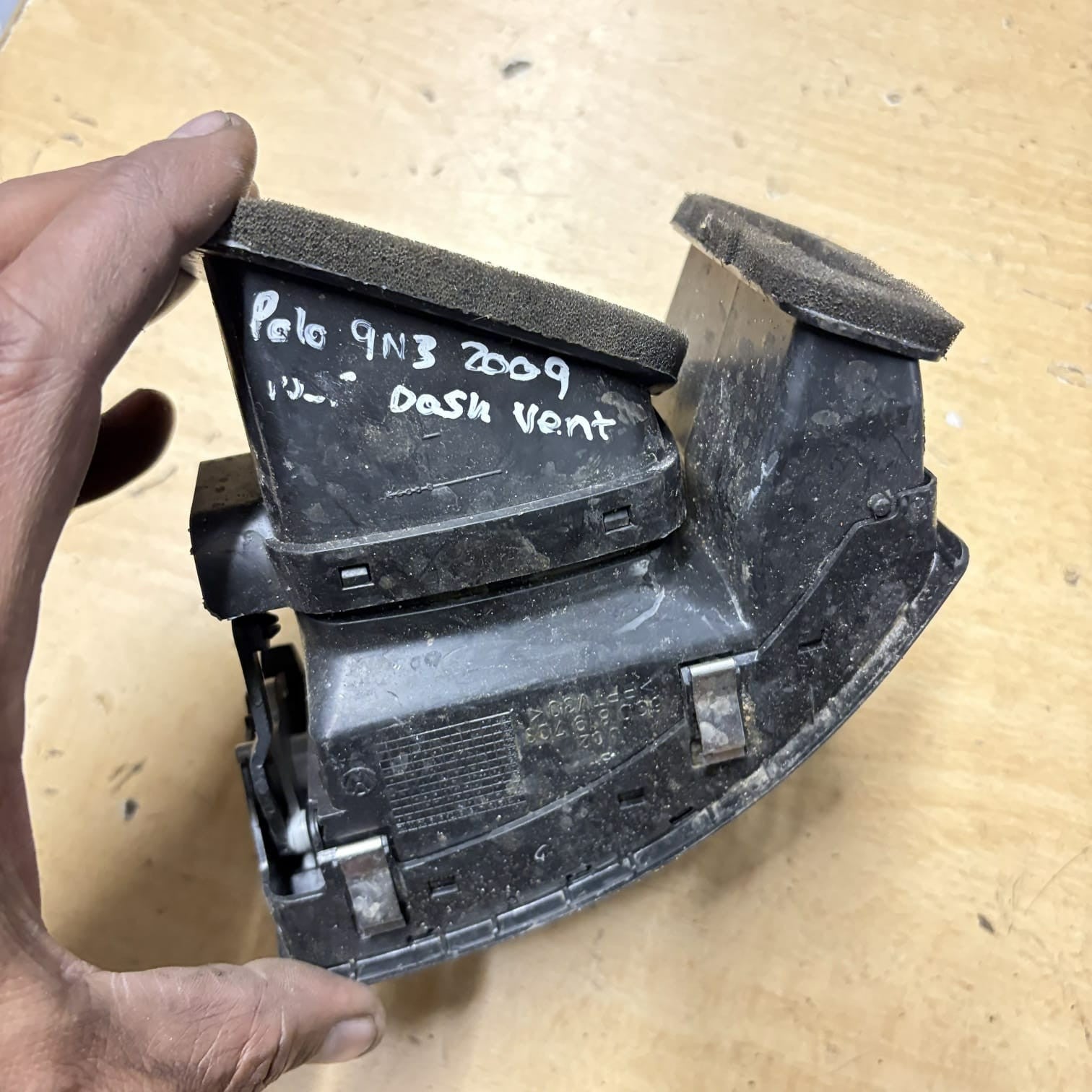 VW Polo 9N3 Driver Front Dashboard Air Vent 2006-2009 6Q0819703