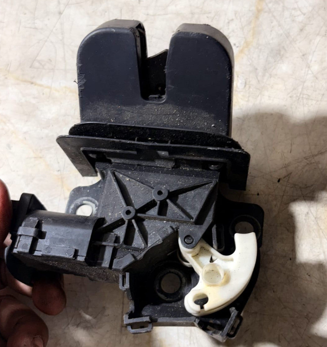 REAR TRUNK BOOT LOCK LATCH MECHANISM FOR AUDI A3 8P TT Q7 2007 8P4827505C