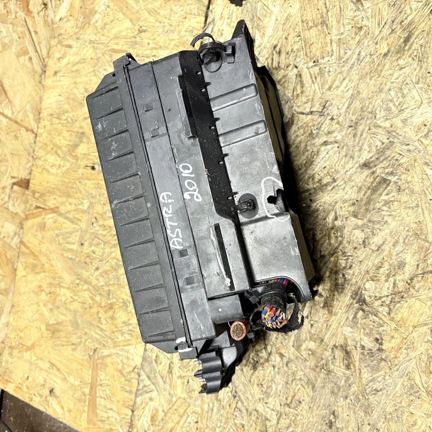 Security Box Central Electrics for Opel Astra J 13318783 1110033AB 2010