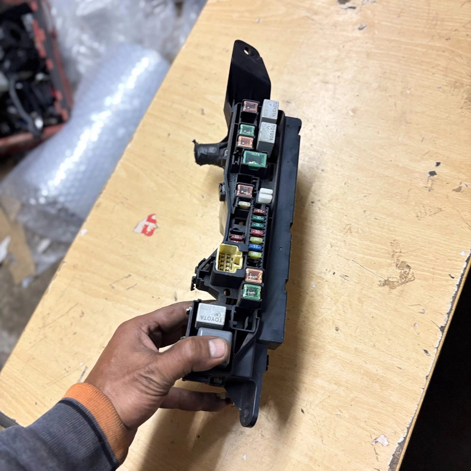 Toyota Avensis Mk2 T25 Under Bonnet Engine Bay Fuse Box 1.8 Petrol 03-09