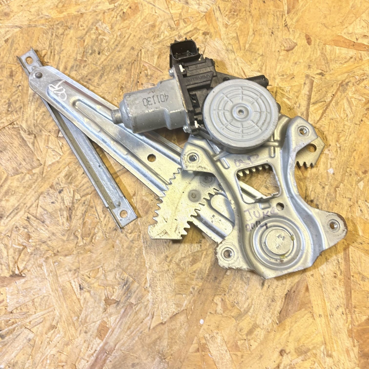 NISSAN JUKE 2010-2019 DRIVER REAR DOOR WINDOW REGULATOR & MOTOR