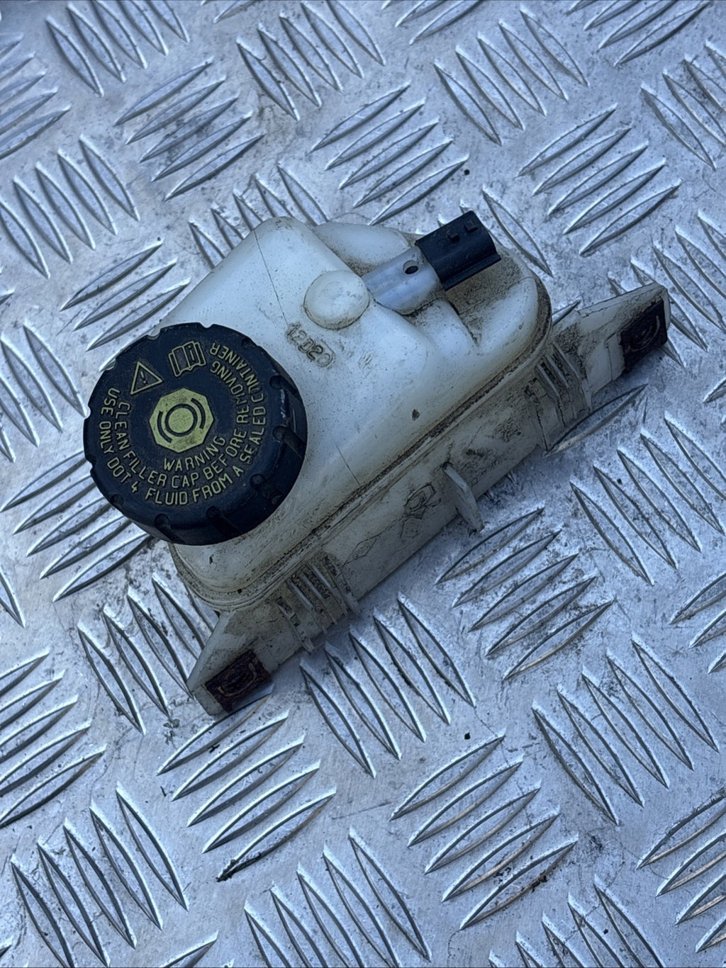 2012 RENAULT TWINGO 1.2 PET BRAKE MASTER CYLINDER FLUID TANK