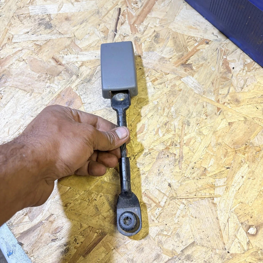 Dodge 2006 Front Right Driver Seatbelt Buckle Stalk Receiver OSF