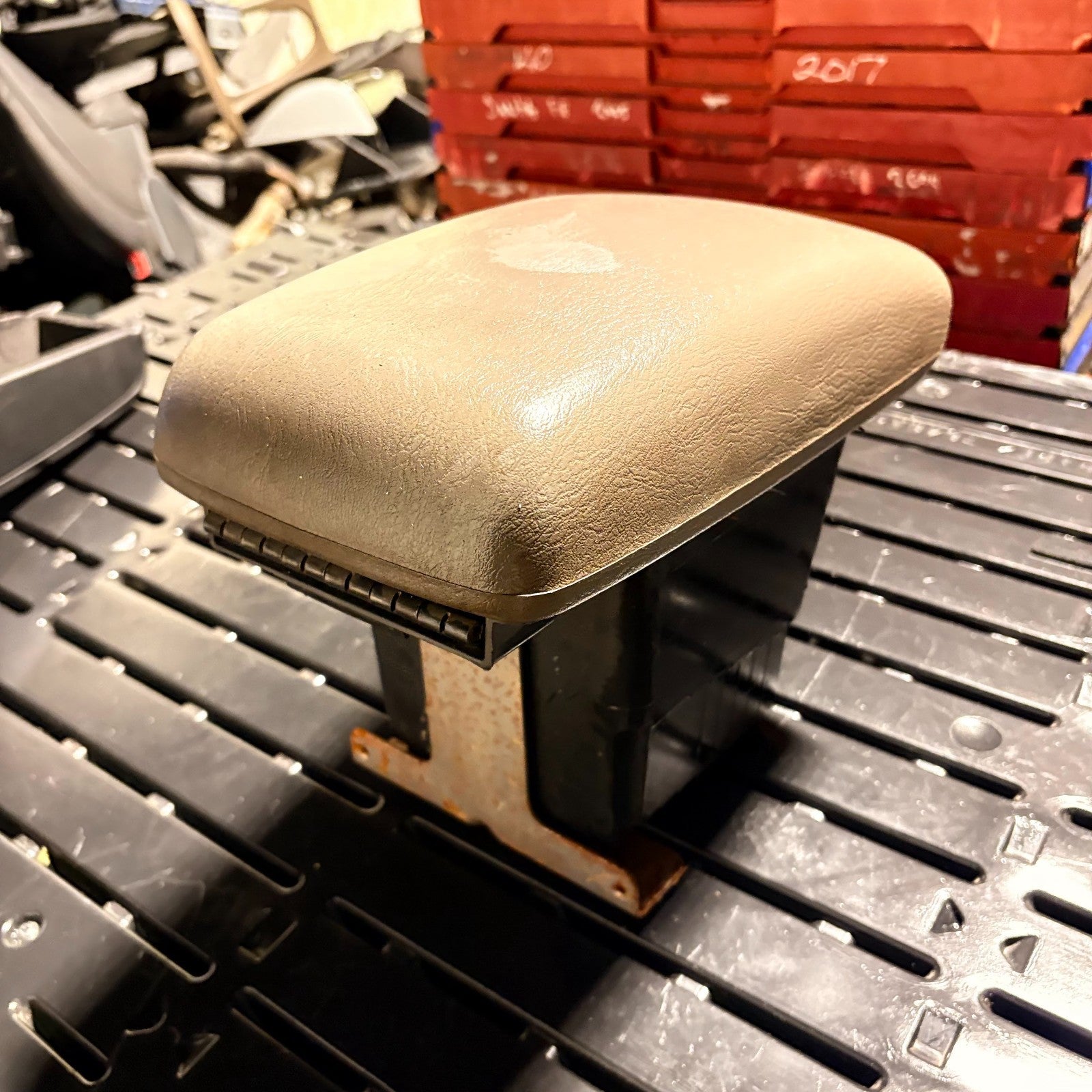 JEEP CHEROKEE 2002-2008 CENTRE CONSOLE ARMREST + CENTER COMPARTMENT 1000017AC