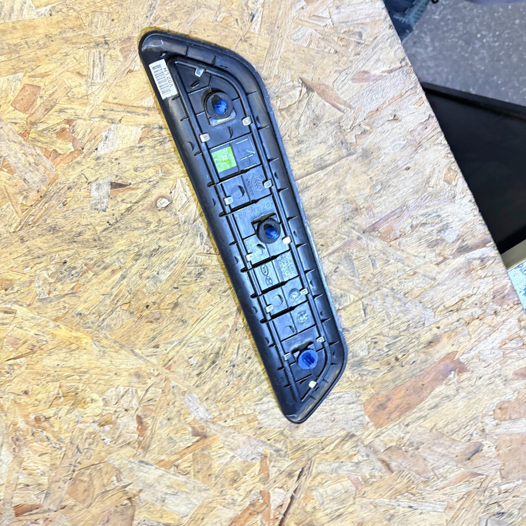 HYUNDAI i40 2017 Door Entry Sill Step Cover Left Side Rear