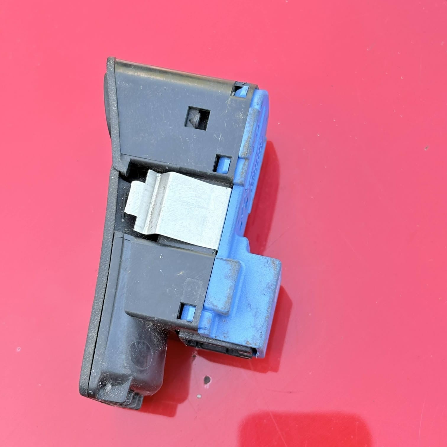 Alfa Romeo GT 2003-2010 Fuel Tank Flap Release ASR OFF Button Switch 156040104
