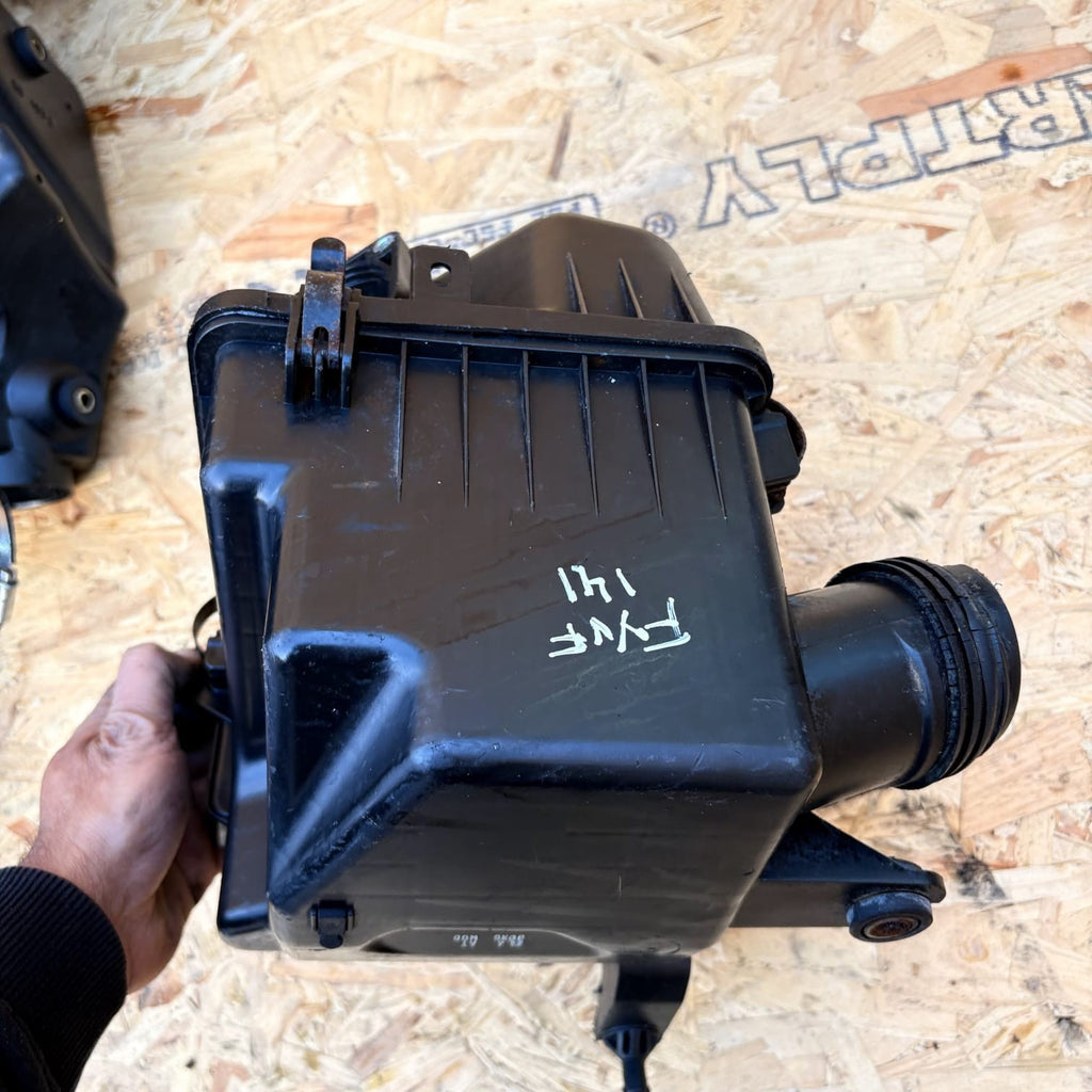 2010 HYUNDAI I30 1.6 DIESEL AIR FILTER HOUSING BOX 281002H200
