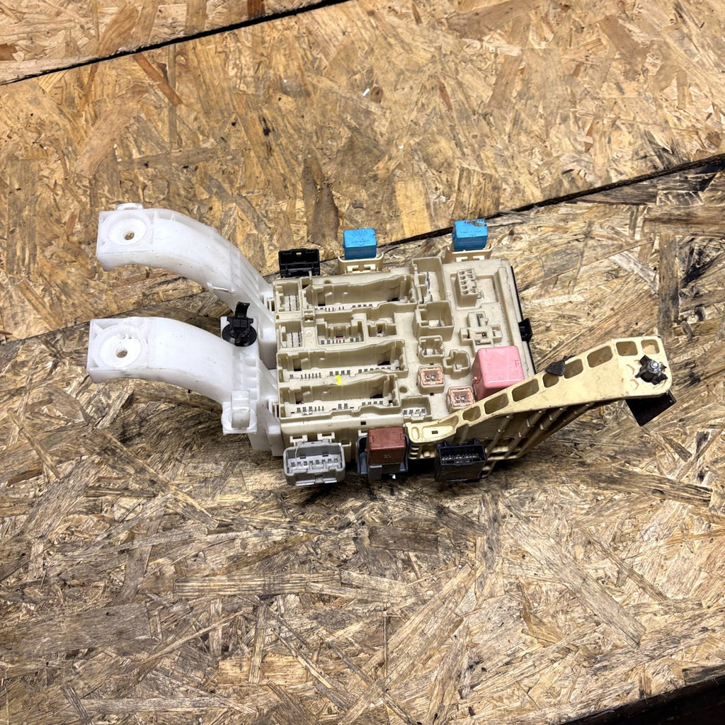 Toyota Yaris 1.3 Petrol 2006-2011 Fuse Box 82730-00290