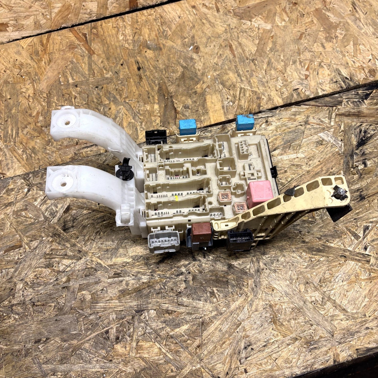 Toyota Yaris 1.3 Petrol 2006-2011 Fuse Box 82730-00290