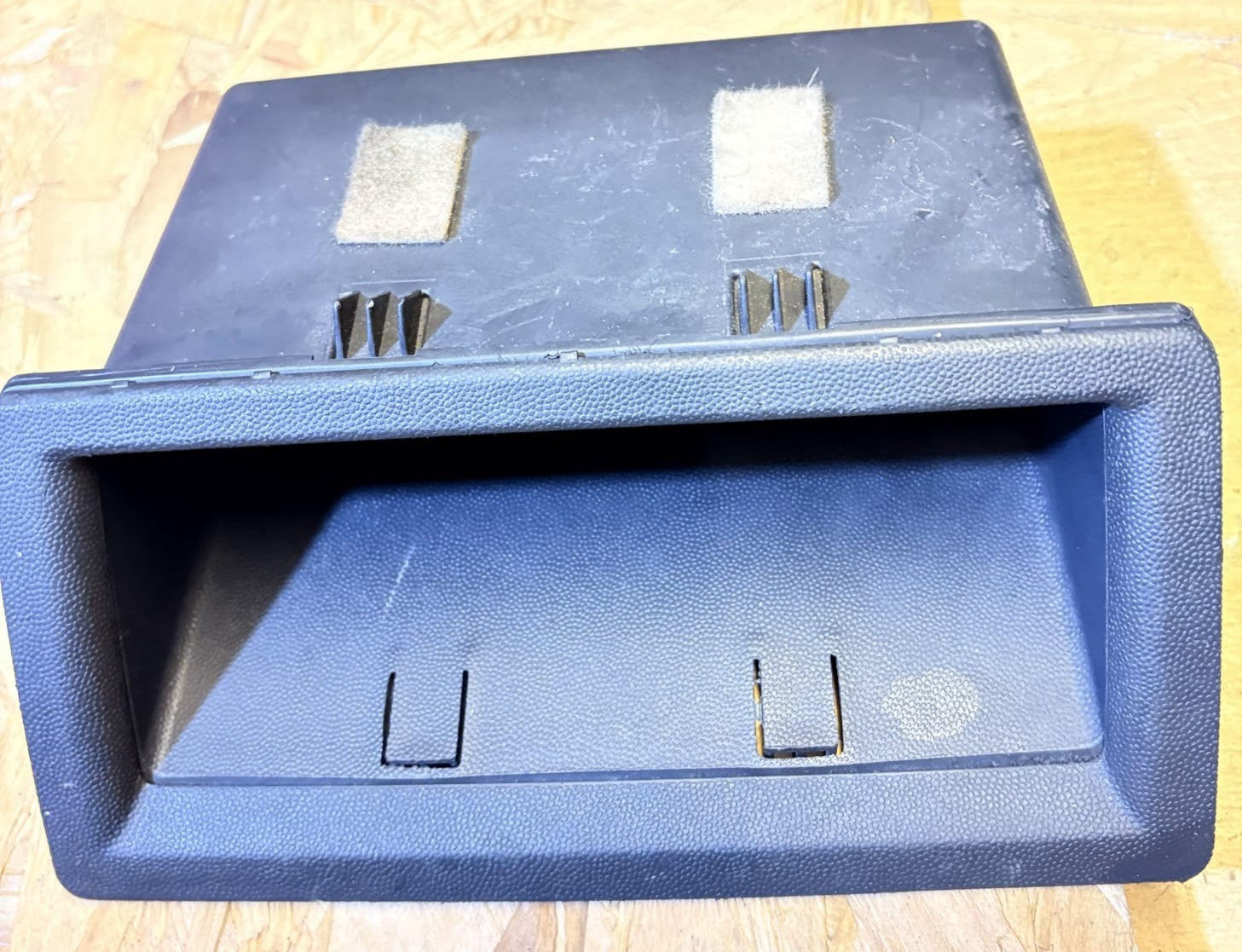VAUXHALL CORSA C 2007 STORAGE TRAY UNDER DASHBOARD 09114397 O/S/F
