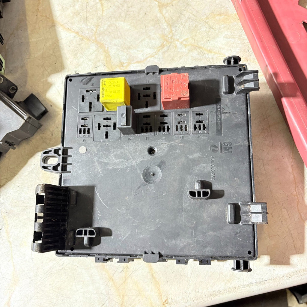 VAUXHALL VECTRA MK2 C 02-09 1.9 DIESEL FUSE RELAY BOX 460 023 260