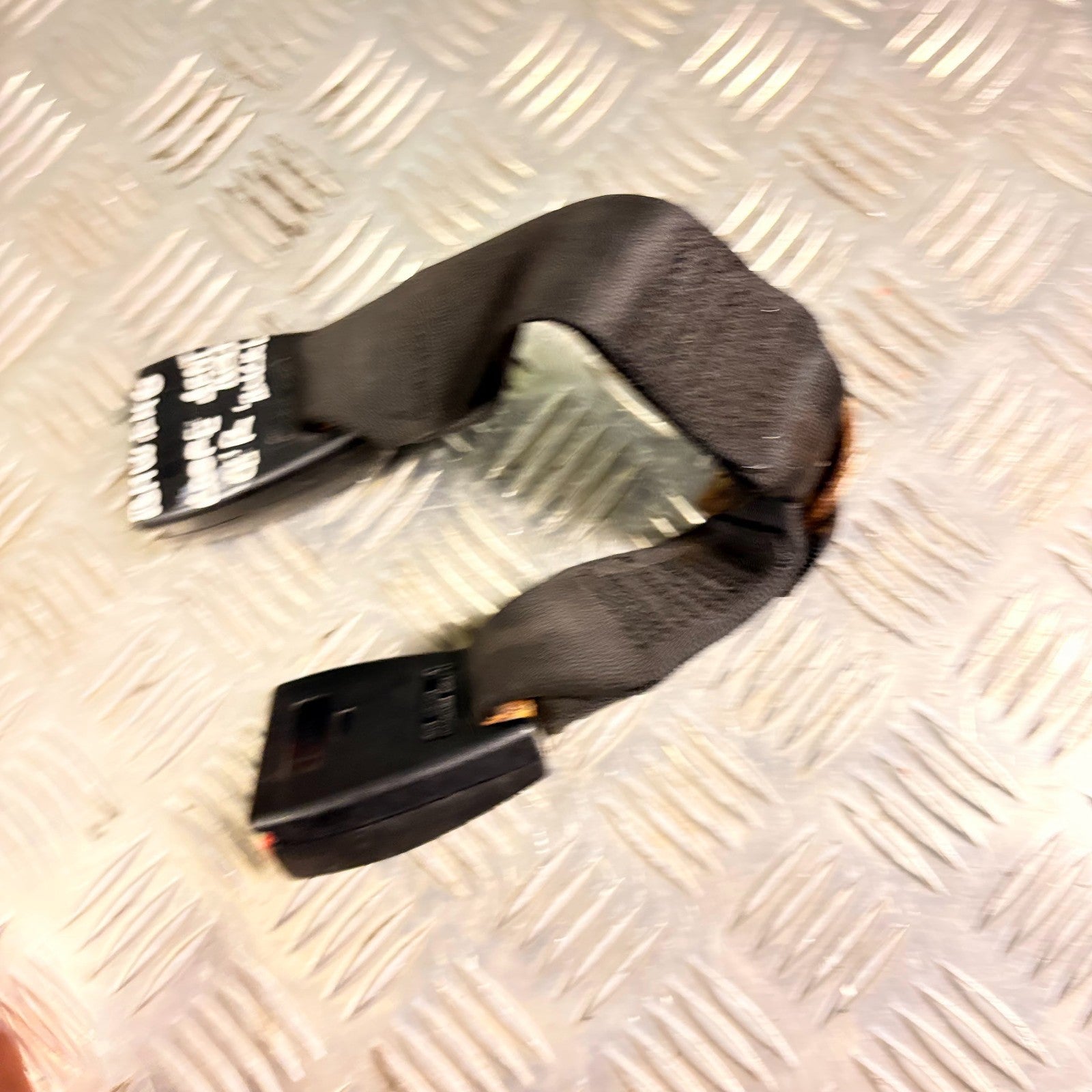 BMW 3 Series E46 Coupe Rear Seatbelt Buckle Right Centre 8226039