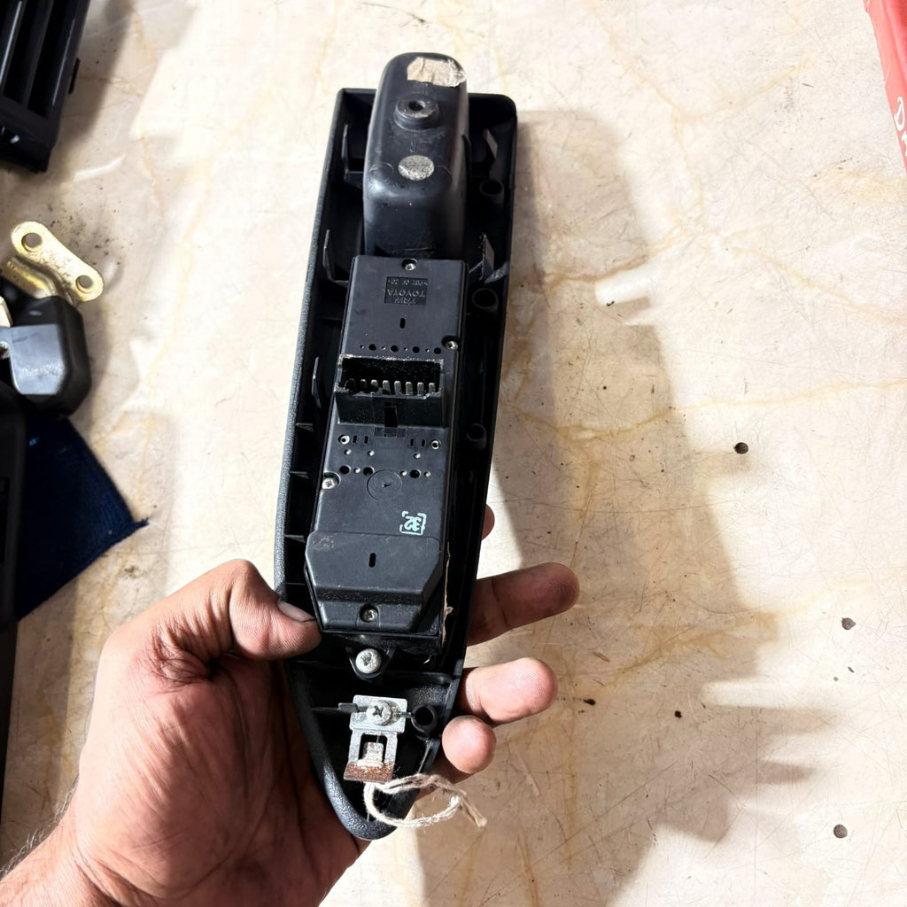 Toyota Avensis T250 03-09 Front Right Door Window Switch Panel 74231-05060