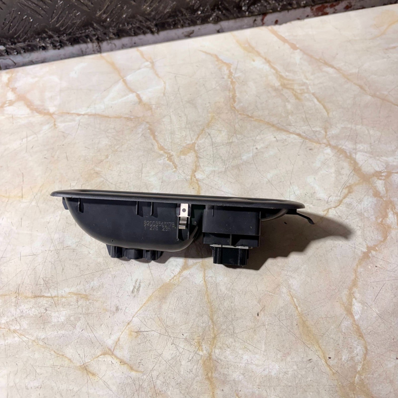 RENAULT TWINGO 2007-2014 FRONT LEFT WINDOW LIFTER SWITCH REGULATOR 8200356517B