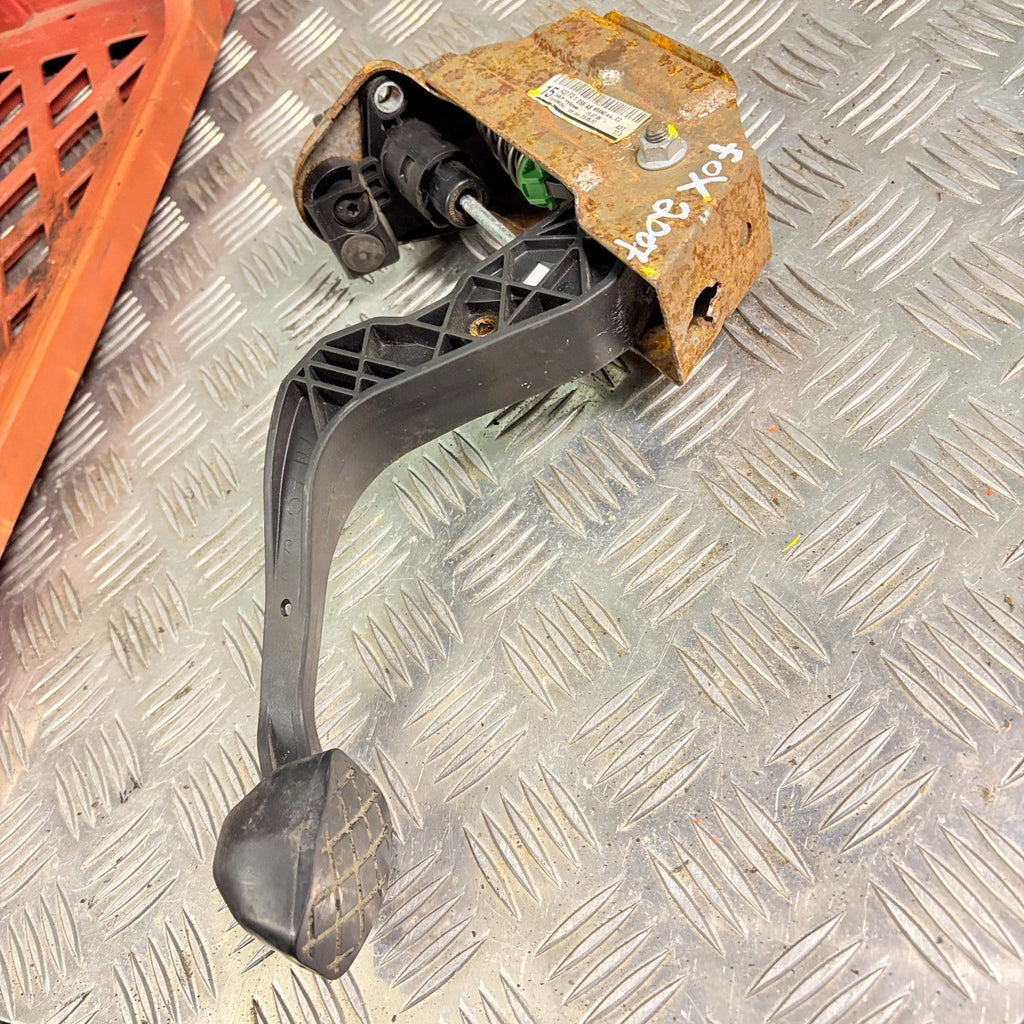 VW FOX Clutch Pedal 6Q2721059AB 2007