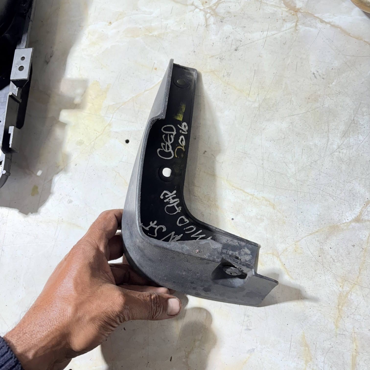 KIA EED JD 2012-2018 3DR FRONT LEFT PASSENGER MUD FLAP GUARD 86831A2500