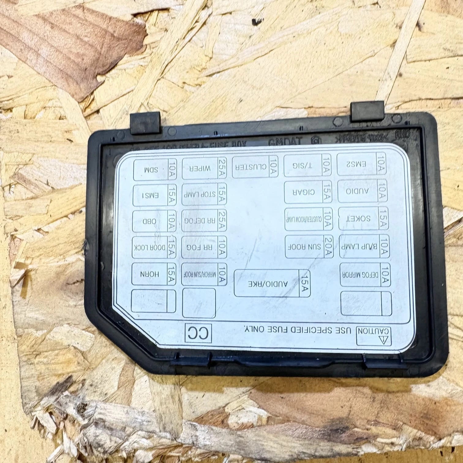 Chevrolet Aveo 2009-2011 Dash Fuse Box Cover Lid 96655192 Interior Panel