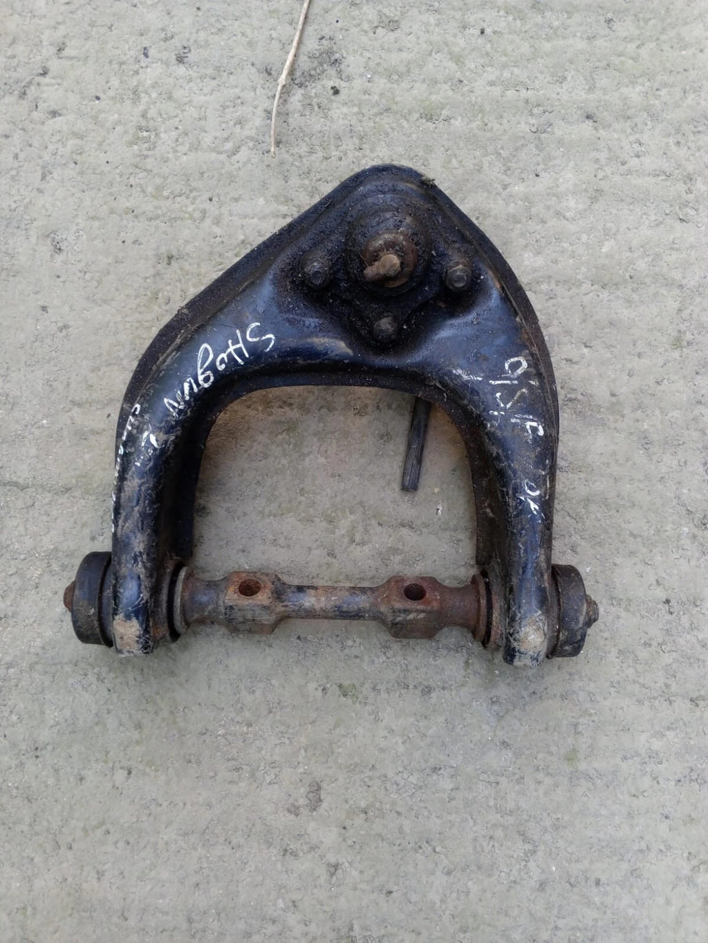 Mitsubishi Shogun Pajero Mk3 2000-2006 Front Right Upper Control Arm MB241155