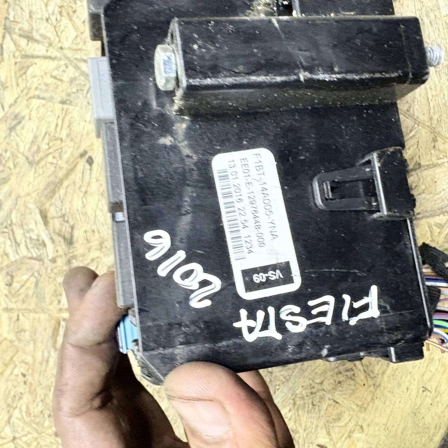 FORD Fiesta Mk7 2016 FUSE BOX F1BT-14A005-YNA