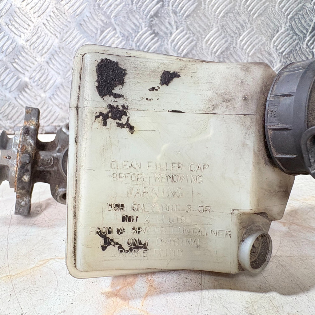 Renault Brake Master Cylinder + Reservoir Tank Hydraulic Brake Pump ()