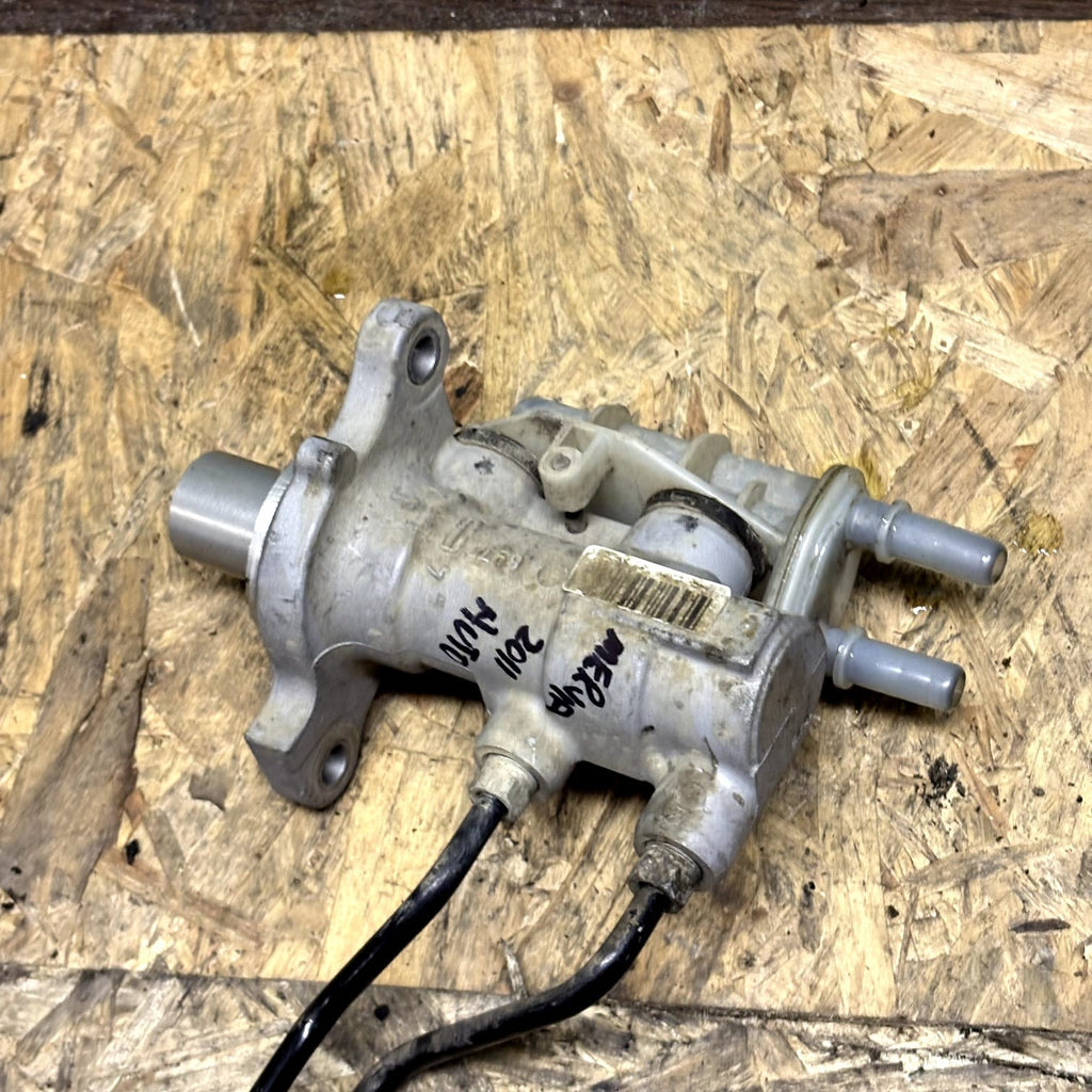 Vauxhall Opel Meriva 2011 Brake Master Cylinder UK552566-33 Stock 6977