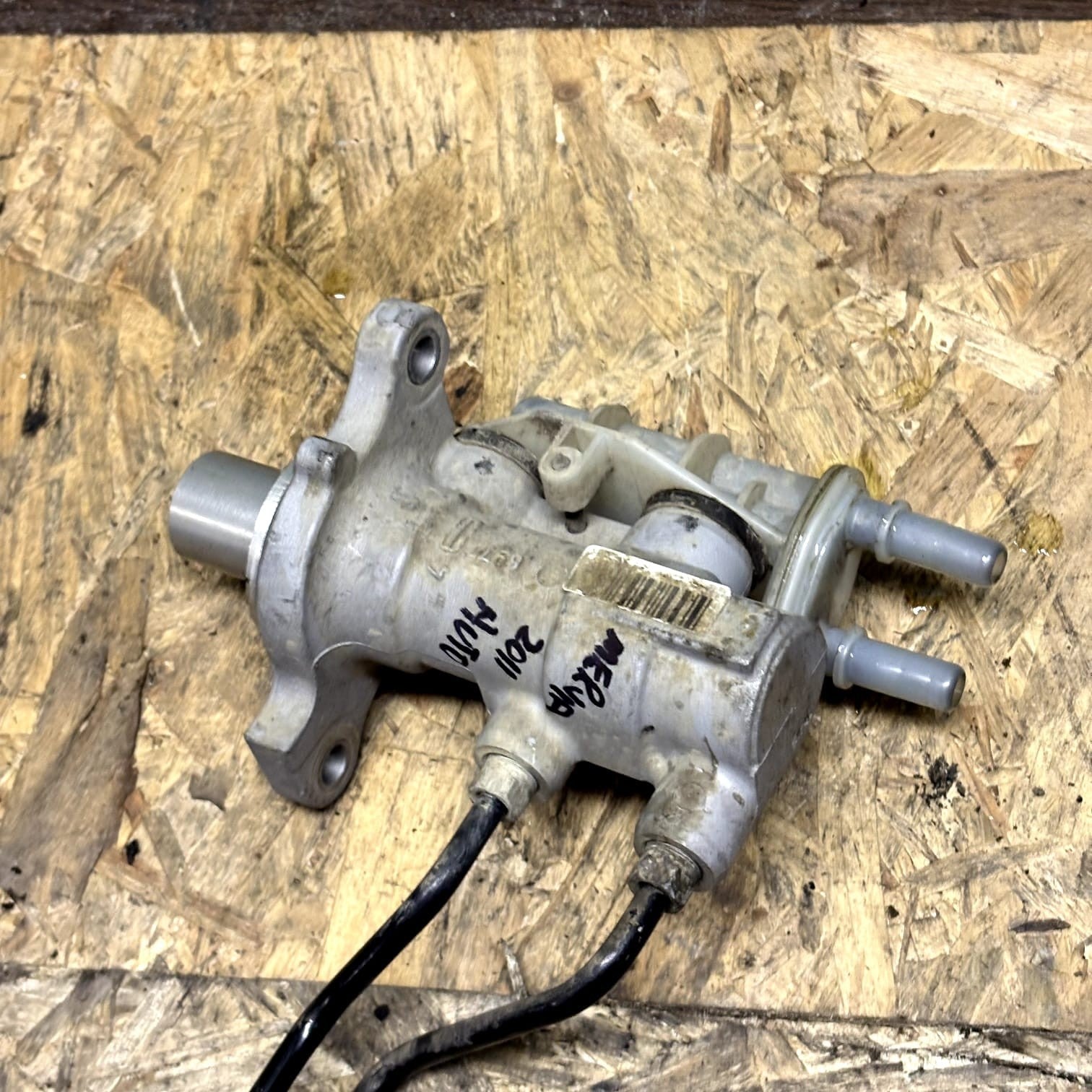 Vauxhall Opel Meriva 2011 Brake Master Cylinder UK552566-33 Stock 6977