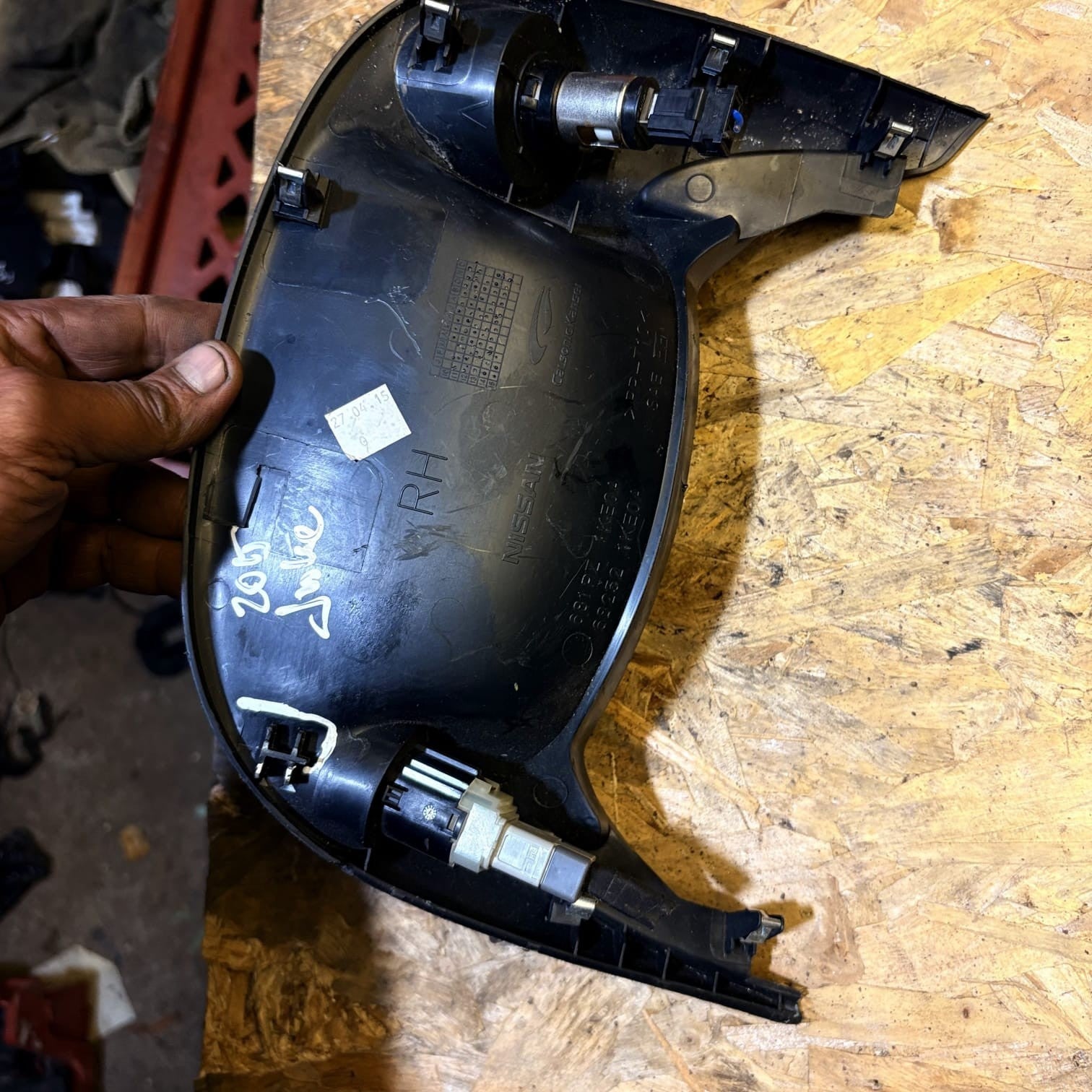 Nissan Juke F15 1.2L Centre Console Trim with USB/AUX Port 682521KE0A 2015