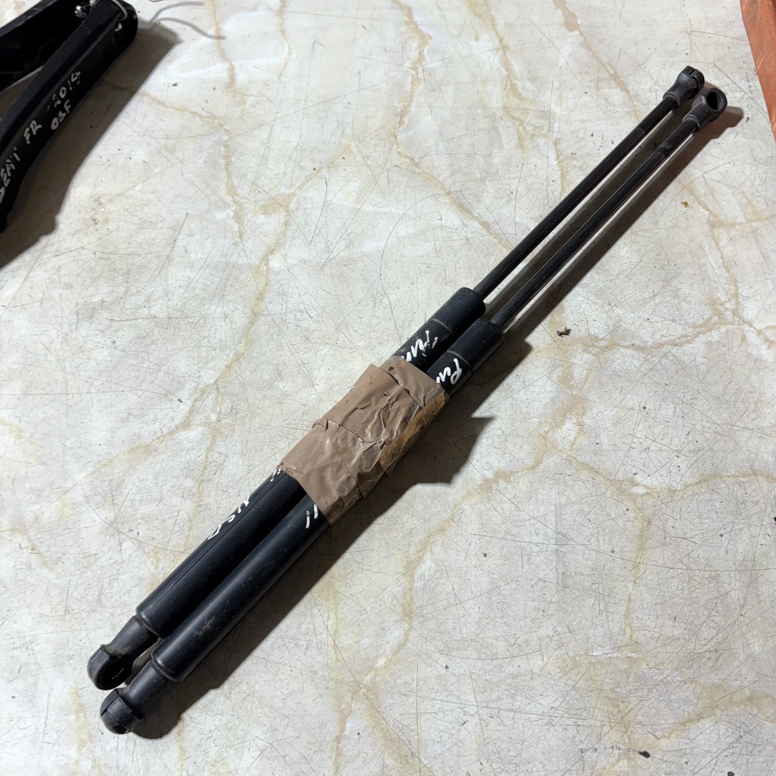 2003-2005 FIAT PUNTO LEFT REAR PAIR OF TAILGATE STRUTS