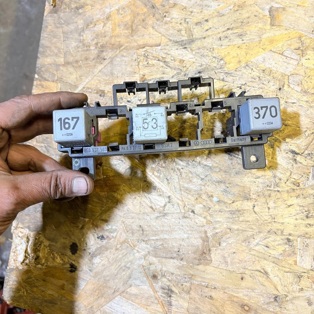 AUDI A4 2002 FUSE RELAY BOX BRACKET 8E0937503