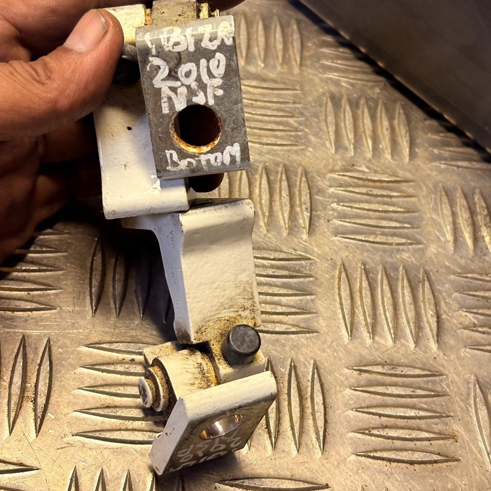 SEAT IBIZA V 2010 Front Left [assenger Side Door  Hinge