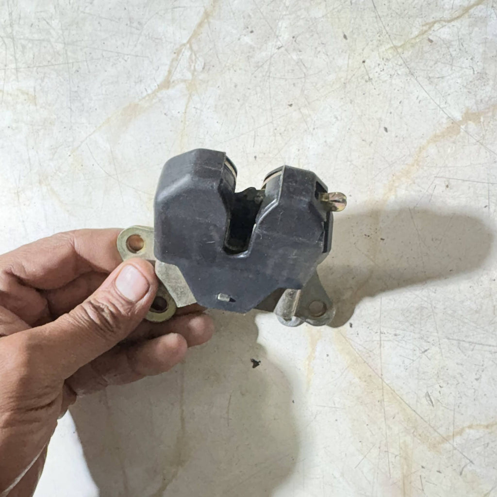 Toyota Corolla boot tailgate lock 2001