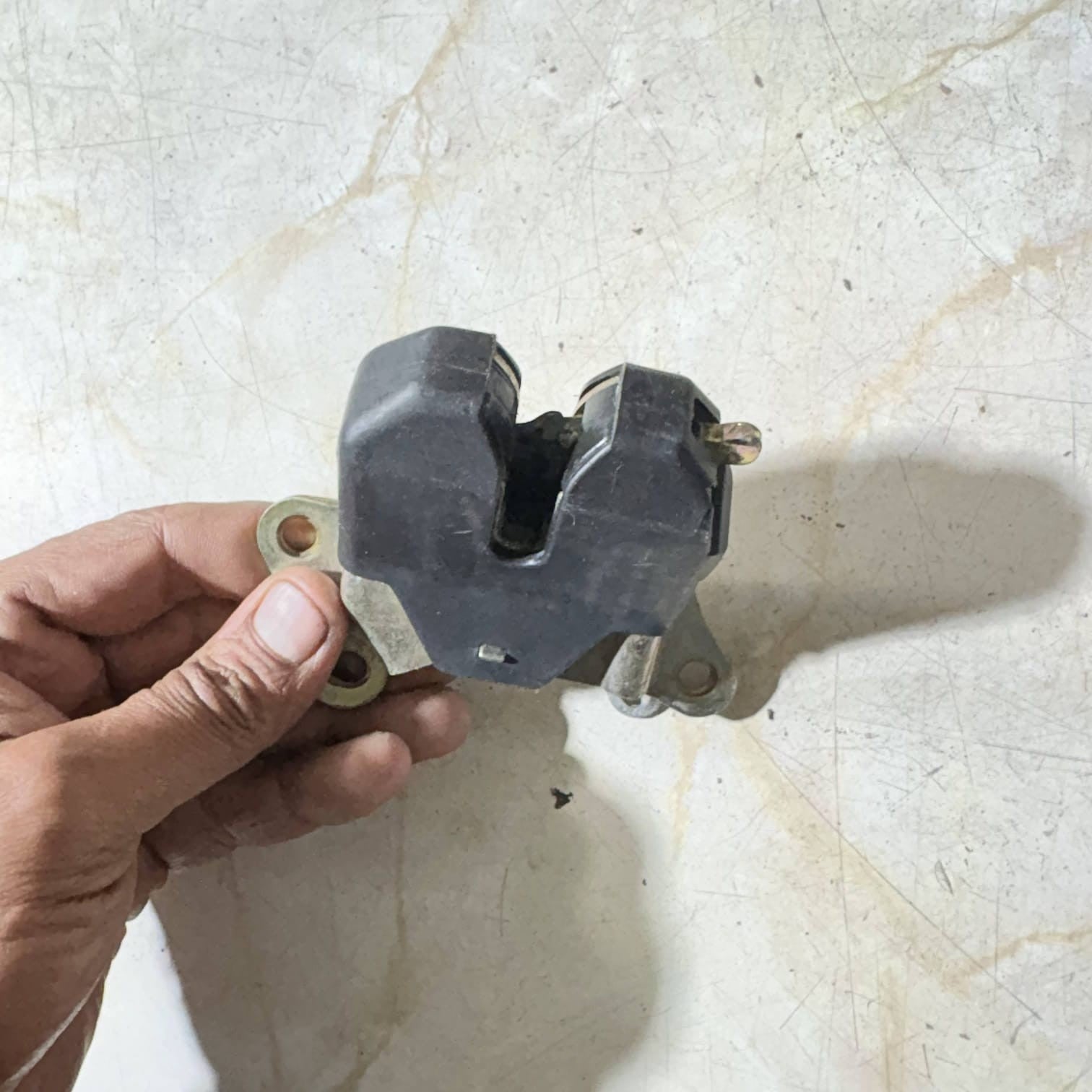 Toyota Corolla boot tailgate lock 2001