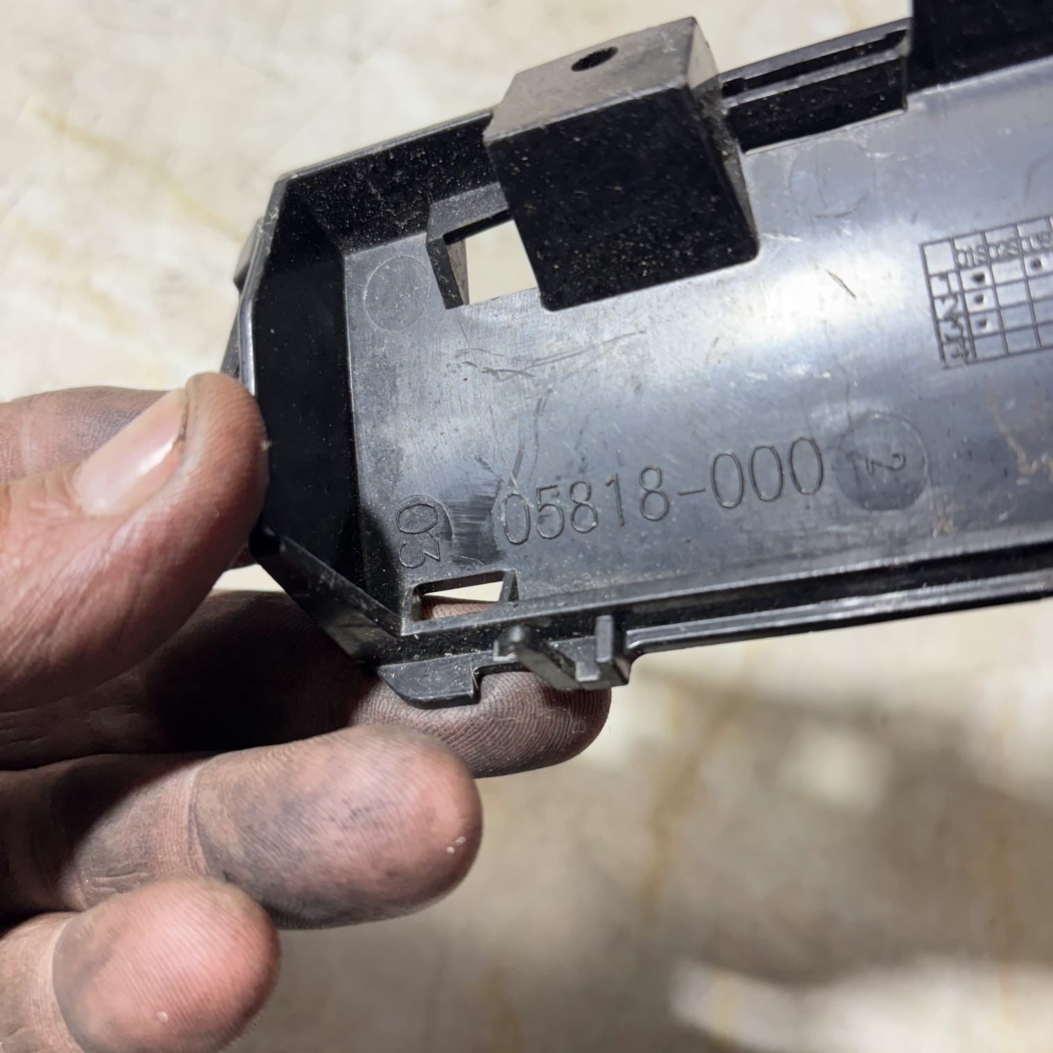 VW Passat Variant (3C5) 2.0 TDI 4motion Switch Hazard Indicator 05818-000 GENUI