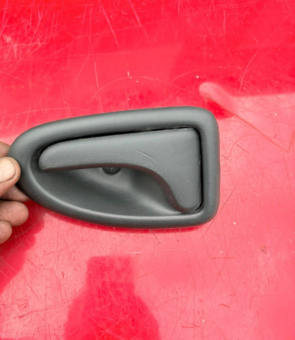 RENAULT MASTER DOOR INTERIOR HANDLE FRONT Right 7700830078, 91127201