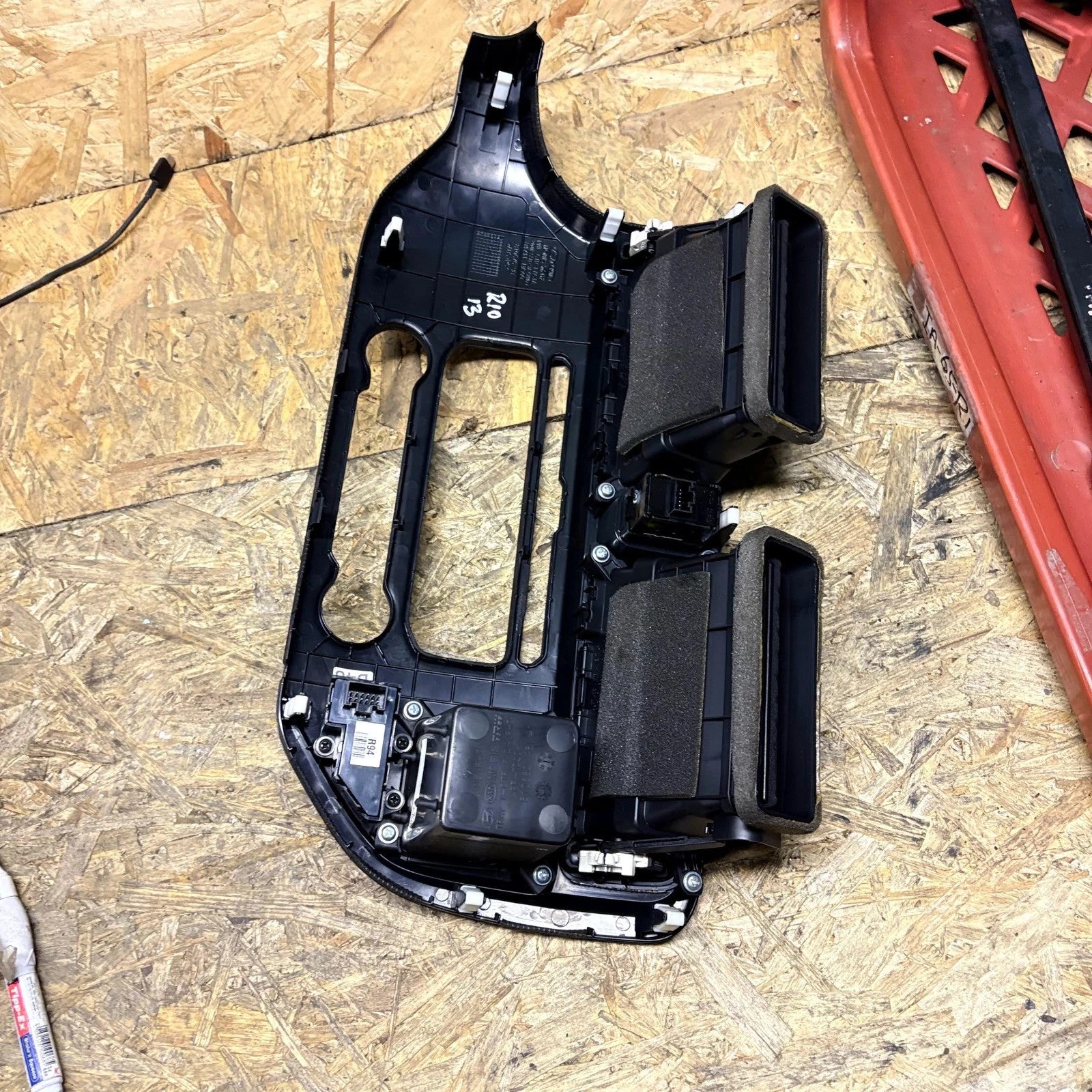 2013 KIA RIO RADIO TRIM WITH AIRVENTS 97420-1W900, 84741-1W900 2012-2016