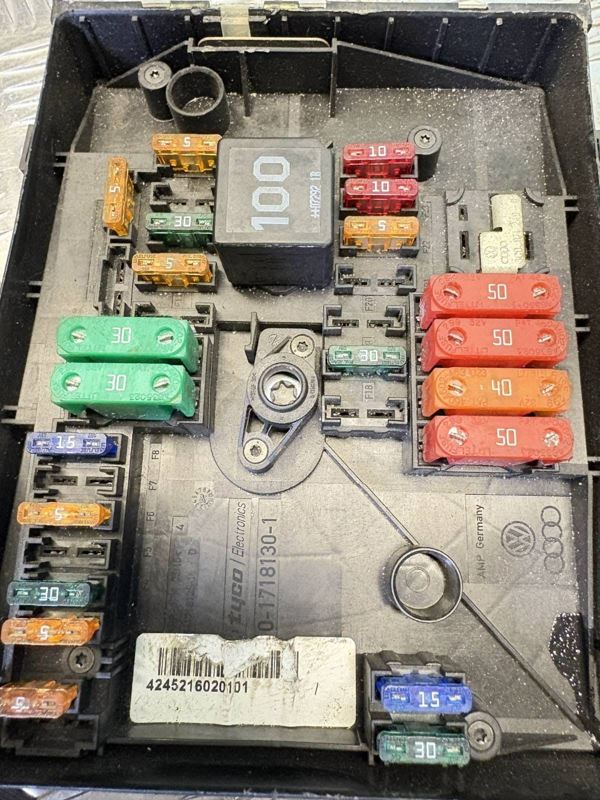 VW GOLF GT 2004-2008 FUSE BOX 0-1718130-1