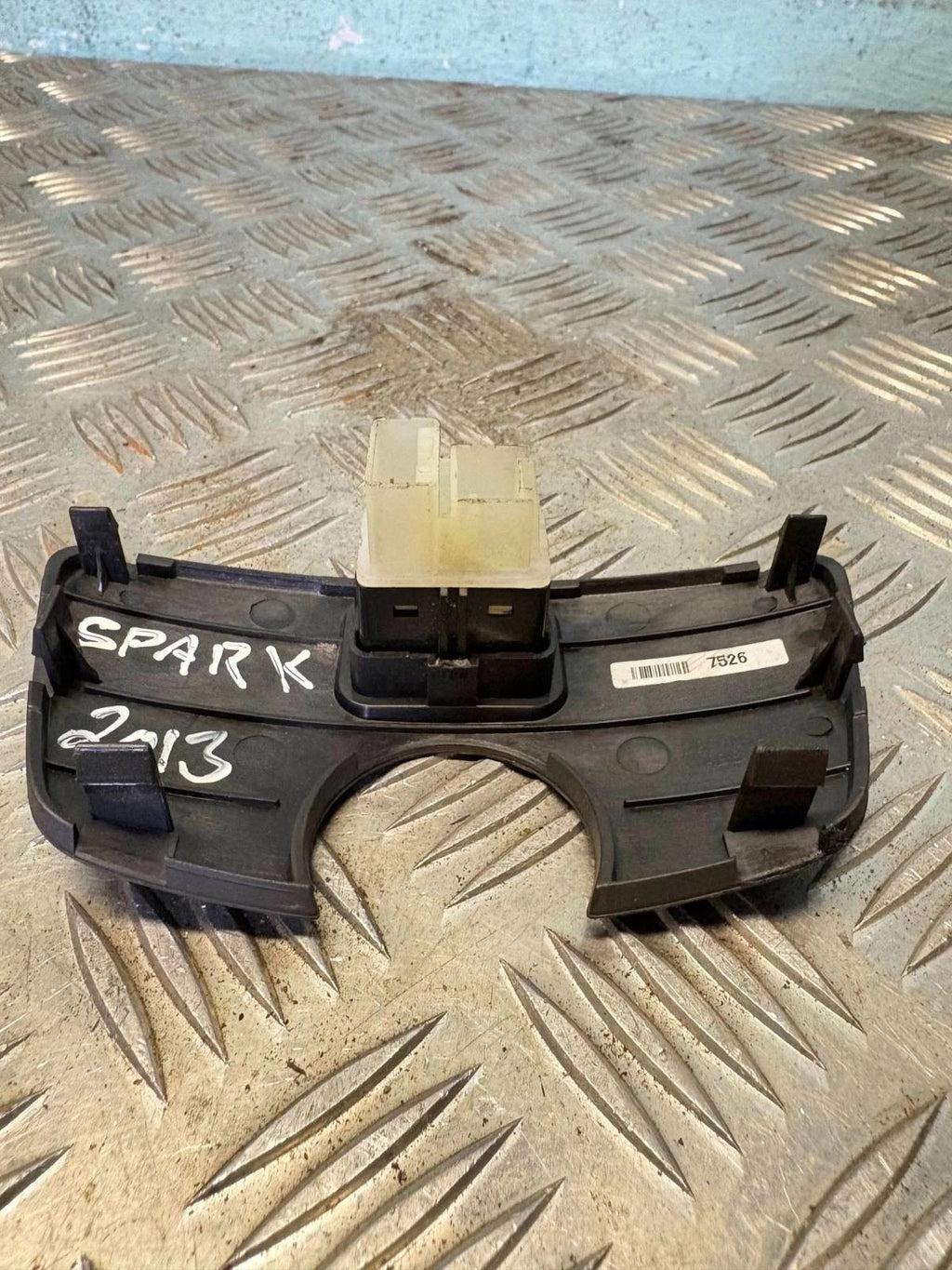 CHEVROLET SPARK 2013-2015 AUX USB INPUT SOCKET PANEL 299101407 .