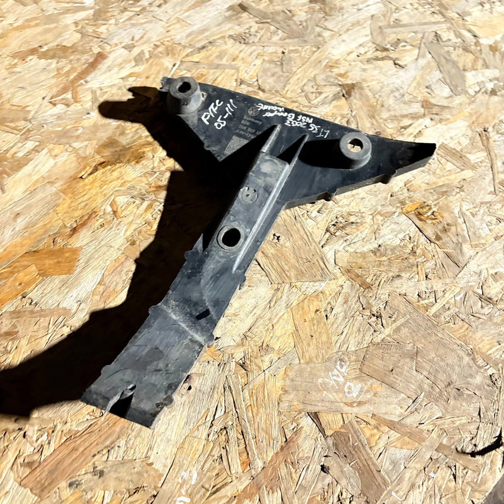 VW LT 35 1996?2006 Front Left Passenger Side Bumper Mount Bracket 2D0807135