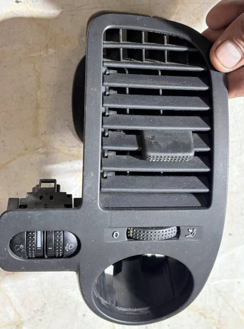 VW POLO 6N2 LUPO 1999-2003 RHD CENTRAL DASH VENT HOUSING GRILLE 6X2819703A