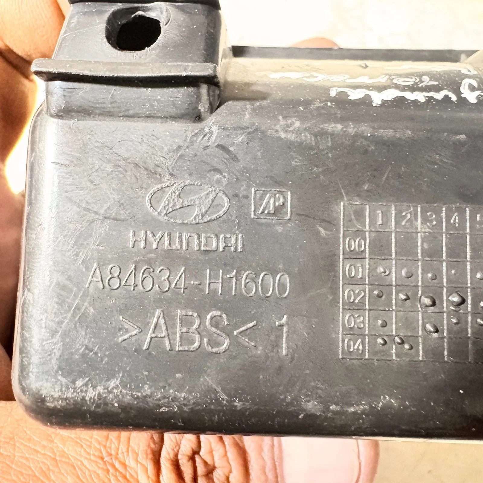 Hyundai Terracan Rear Centre ashtray A84634-H1600 (2001-2003)