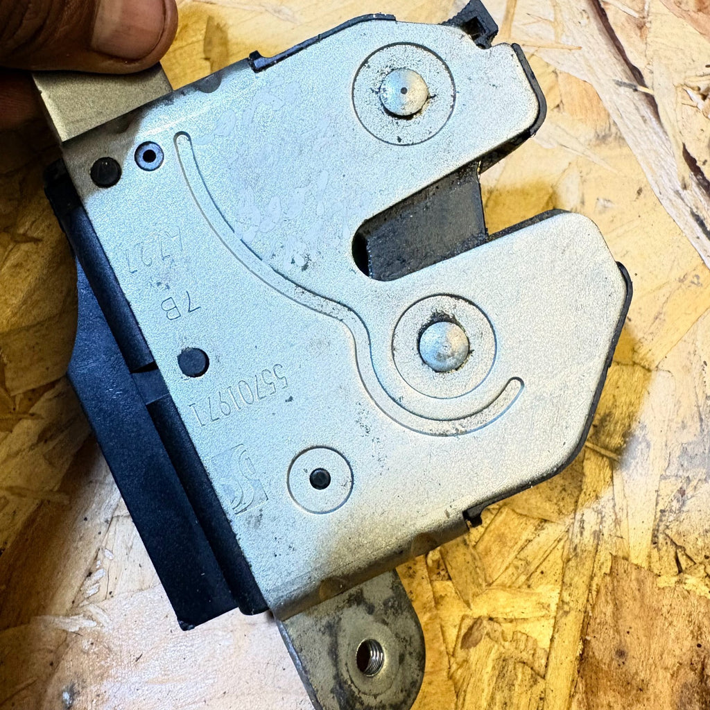 VAUXHALL CORSA BOOT LATCH LOCK CATCH MECHANISM 55701971