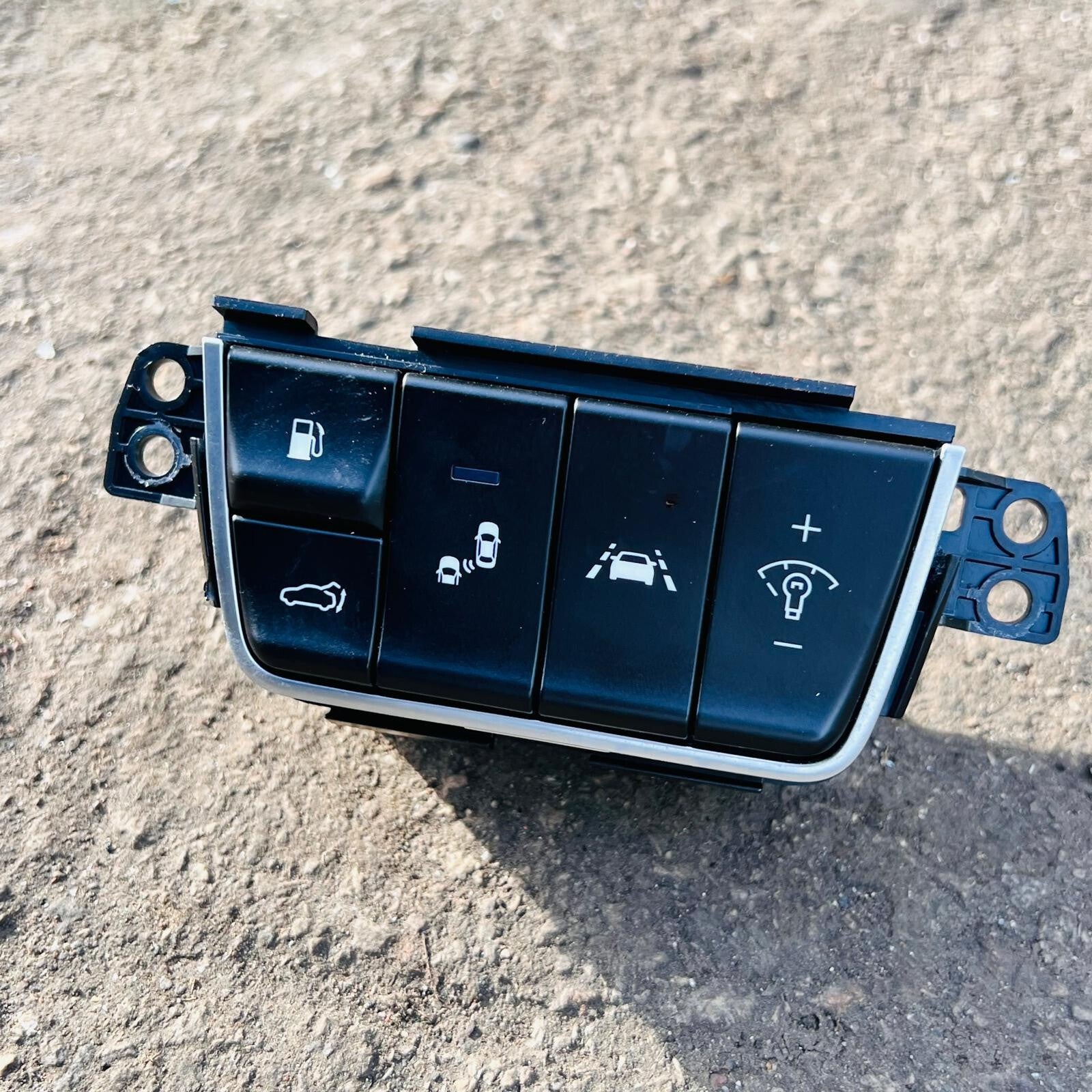 2019 KIA STINGER GT S 3.3 RADAR/LANE/BOOT/FUEL CONTROL SWITCH 93700-J5830