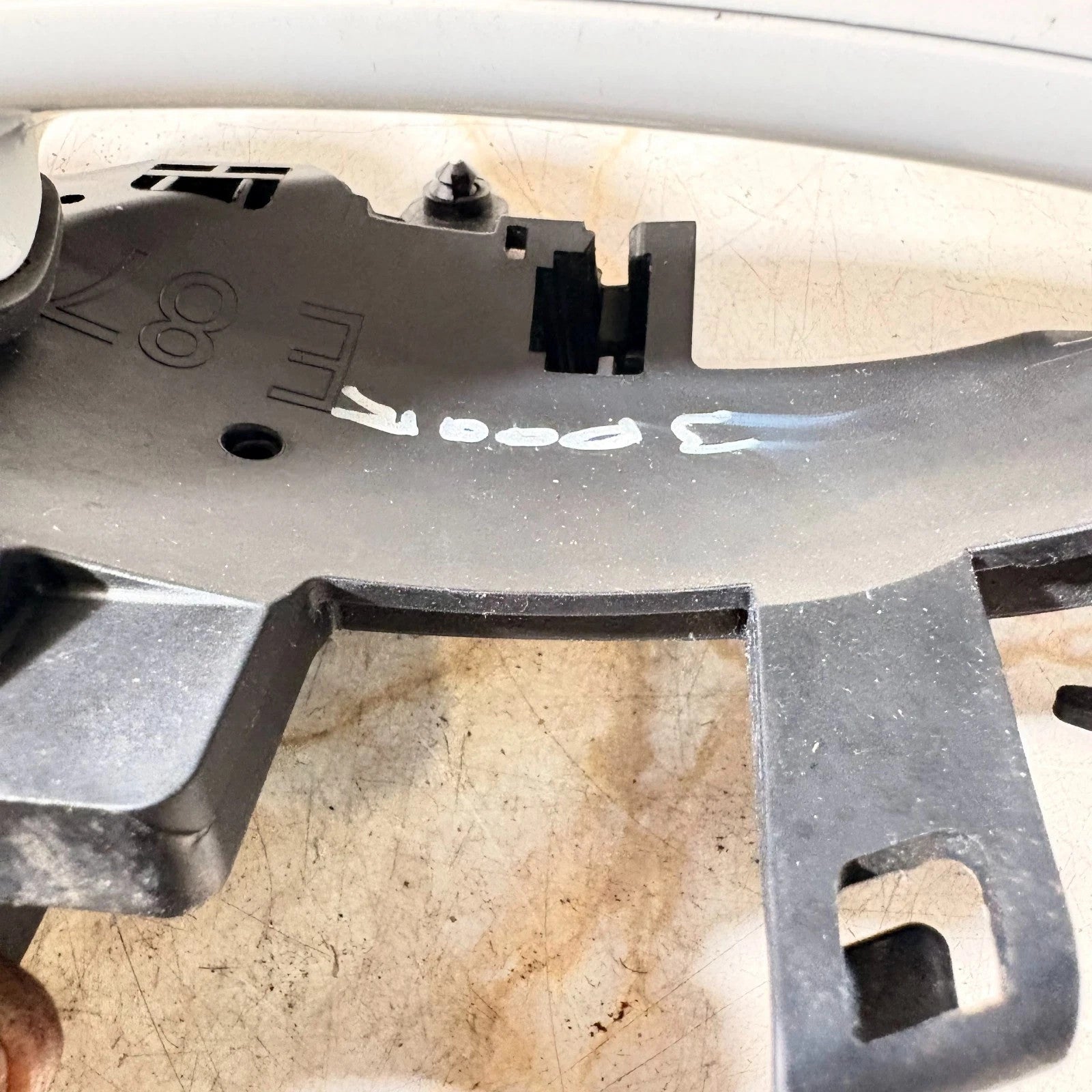 BMW 1 116D F20 MK2 5DRS HATCH FRONT LEFT SIDE DOOR HANDL 11-19